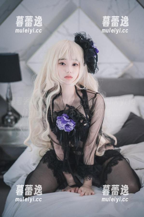 捧着手机看Bambi(밤비)的MashKyrielight美图，真不是我想打嗝......