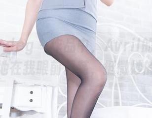 Beautyleg – 作品中，Avril的短裙意外地在我眼前晃荡，挺微妙的。