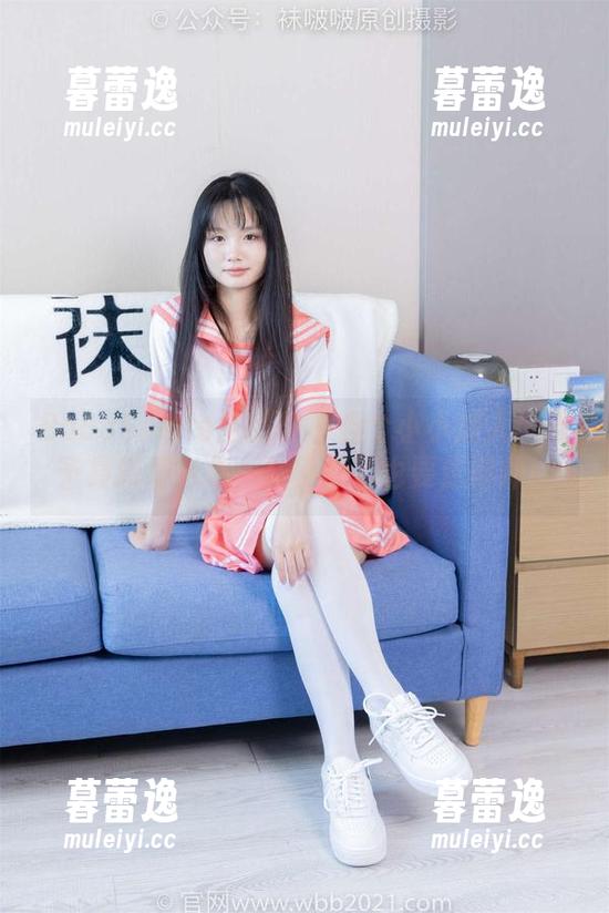 BoBoSocks袜啵啵 - 当个小小潮人：稚予最新写真集，袜子掉了也要走得帅！