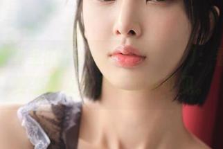 高清写真里的Hyoyeon(김효연)：看，那姿态，女王范儿随处可见。