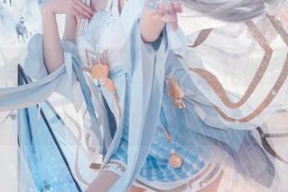 写真集里的Luisa_零纱，礼服像是偷偷跑出来的精灵？