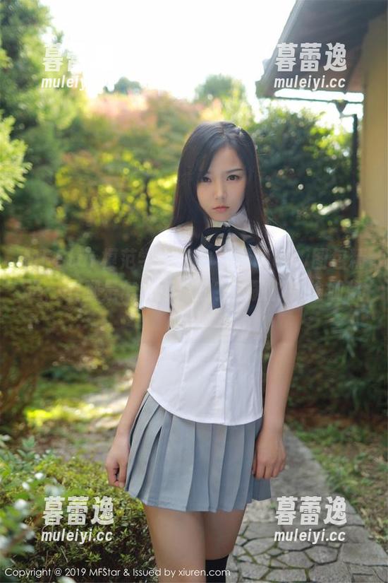 MFStar模范学院-白子嫣nicky MFStar模范学院 - 白子嫣nicky图包精选:美脚是怎样炼成的?求教脚趾瑜伽秘诀!