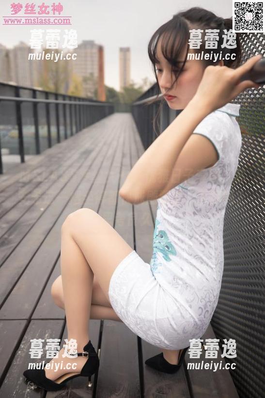 MSLASS梦丝女神-苏安希 MSLASS梦丝女神 - 优雅日子套图,苏安希这一摆坐得都快成雕塑了,下载吗?思考良久。