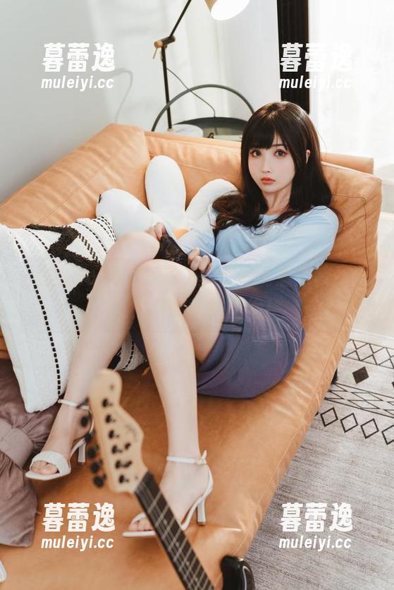 Rioko凉凉子 红裙Rioko凉凉子,美图的诱惑力减肥计划:根本无法拒绝!