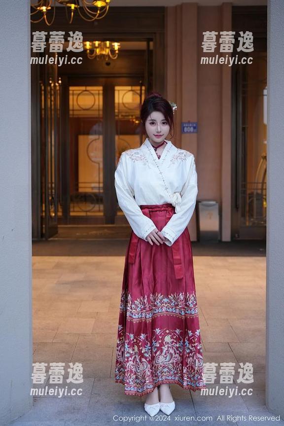 Xiuren秀人网 - 原图分析：在线赏析区静瑶的“女友”风情，嘿嘿