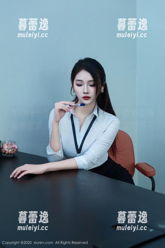 Xiuren秀人网 - 嗯？盼盼已鸠的姐姐新福利图集，像极了隐秘又确确实实的馋人。