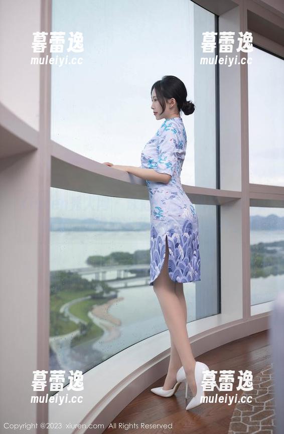 Xiuren秀人网 - 泳池作品：盼盼龙女sunny，翻滚的水花与迷离的眼神。