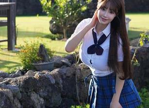 Xiuren秀人网 – 吊带就该这样，软软爱吃肉的最新合集直接给我一种想要立马穿上去的冲动。