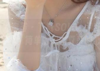 YouMi尤蜜荟 – 下载SOLO_尹菲的毛衣高清写真，简单的织物复杂的心思。