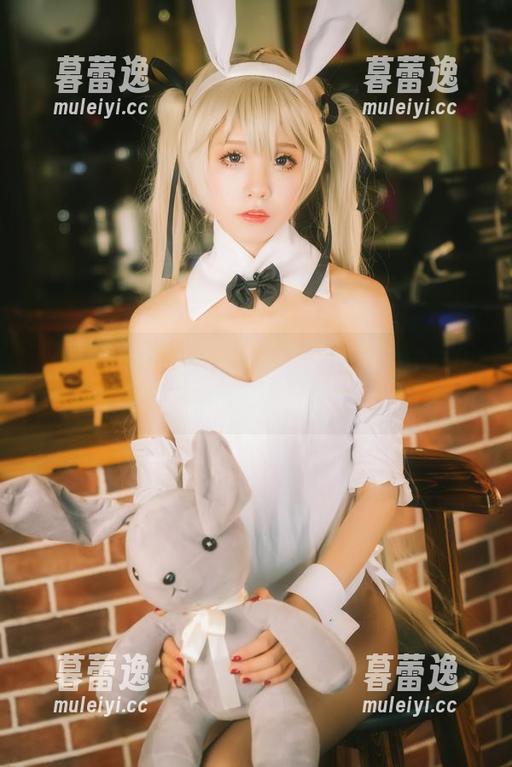 aqua水淼的写真秀：当AzurLane大凤变身星际女神，我的下巴直接掉了！