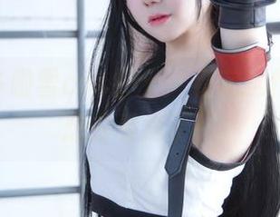 sally多啦雪cos护士：看完这作品，我想去看病了！