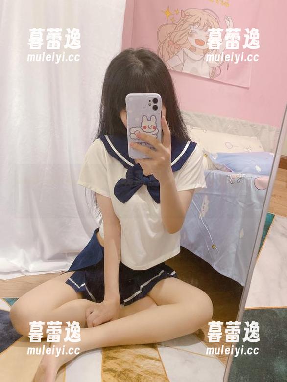 usejan蓝蓝的在线蓝图，白色连帽衫的请帖