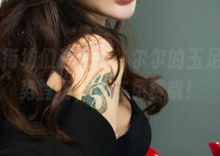 丽柜 – 街坊们注意了，尔尔的玉足图片强势登场，现在免费哦！