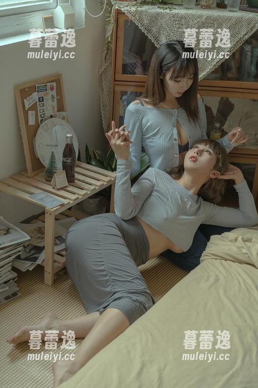 云溪溪的纯白写真，轻柔得像一阵小风拂过心头。