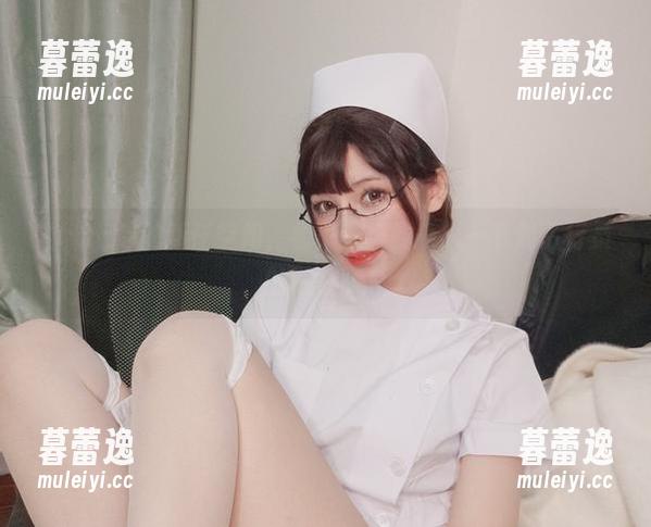 你十七鸽 你十七鸽的新任空姐,看来人类要反思一下对飞行员的期待了。