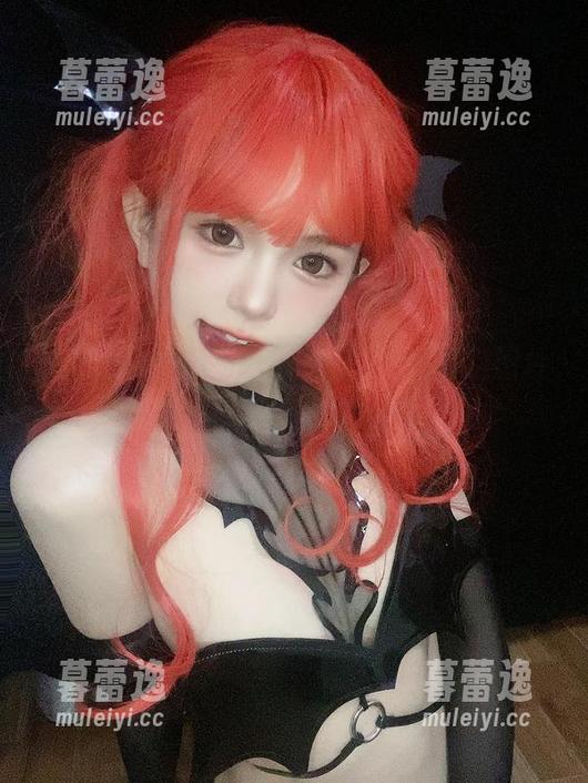 倦倦喵，白睡衣晒出的一瞬，分享这图片还真是观察到了她的慵懒气息。