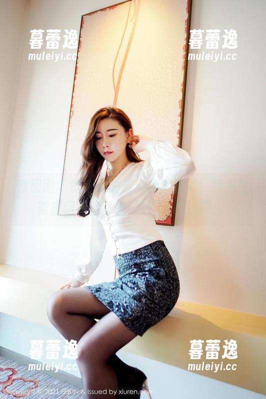 嗲囡囡 - 贾诗晗的最新校服照片，真希望能重回校园再来一场“校服秀”。