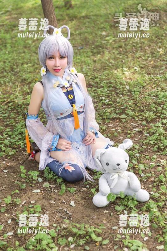 头条女神 - 注意！白衬衫已上线——文雪图集更新秀出无敌杀伤力！