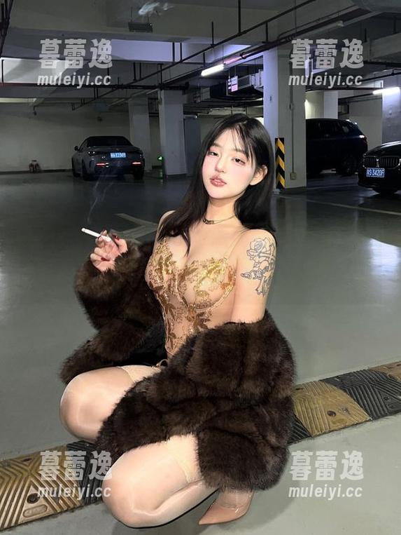 微密圈 - 青春无敌！小优优子高清记录的内衣秀