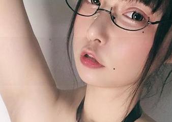 小泉学姐吖与她的小恶魔：高清写真集，脑洞大开的精彩时刻！