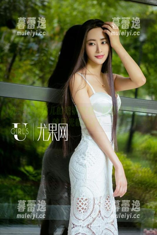 尤果网-蜜儿 尤果网 - 蜜儿的短裤挑战:这图包竟把我的目光锁住了!
