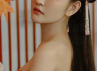尤蜜荟 – 直击，喵星人全套原图：这猫系女友的眼神，真希望能多添几分戏剧性。