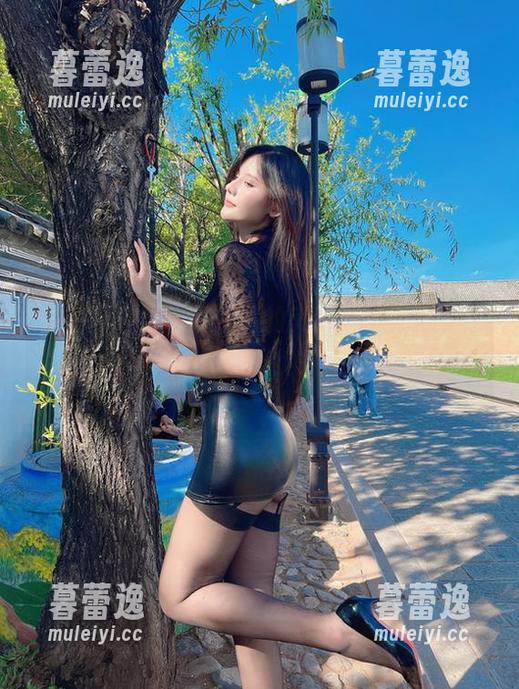 微密圈 - 就是阿朱啊的美脚，高清视角下的无意绽放
