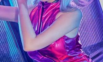 年年Nnian这组林间小屋写真，别说我了，连树都被她整得无奈了。