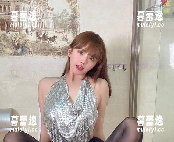 微密圈 - 张思允nice红裙：这美图竟让我想起了花瓣散落的瞬间