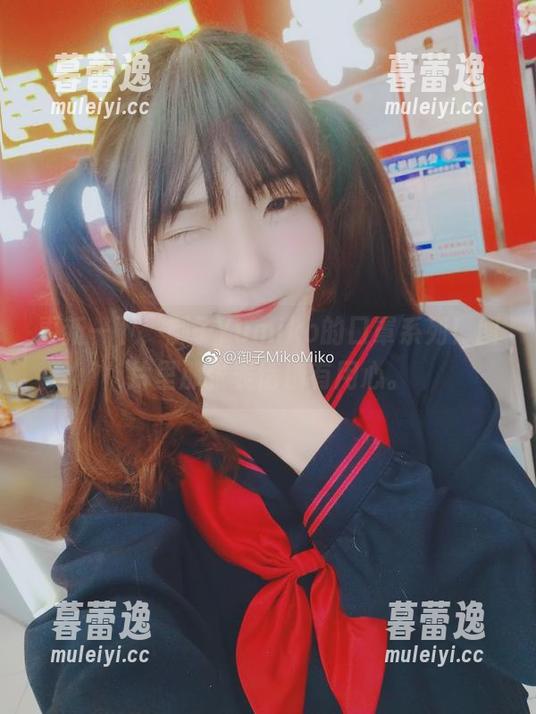 御子Yumiko 更新一下,御子Yumiko的口罩系列!图片里那张表情别有用心。