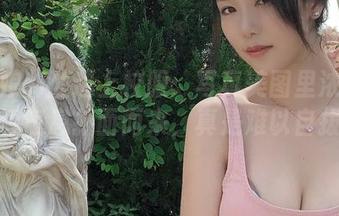 当抖娘利世遇上校服：写真美图里浓浓的青春气息扑面而来，真是难以自拔！
