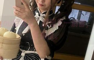 无筝ryou的教室，原图如一扇窗，透出些许惆怅。