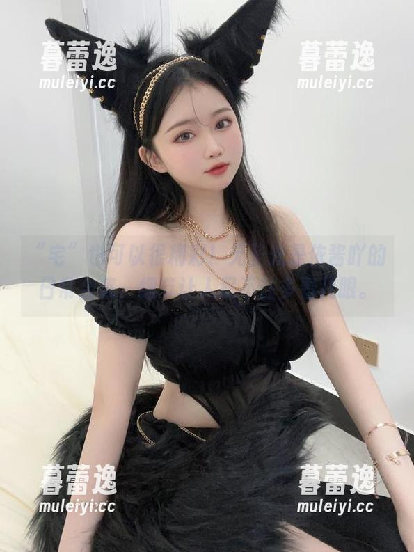 “宅”也可以很精彩！无圣光是依酱吖的日常合集，细节让人忍不住多看几眼。