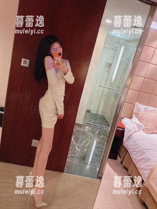 林子喵Lynne 微密圈 - 一组照片,林子喵Lynne和她的牛仔裤,随意却又让人驻足流连。