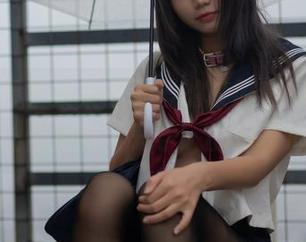 除了功课，柒柒不可爱的校服套图精选也能让你拥有‘开学’的好奇心！