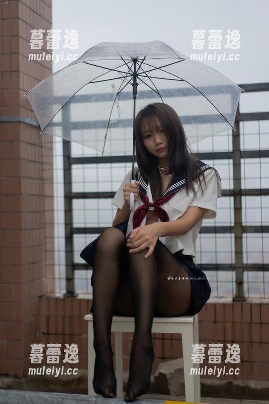 除了功课，柒柒不可爱的校服套图精选也能让你拥有‘开学’的好奇心！