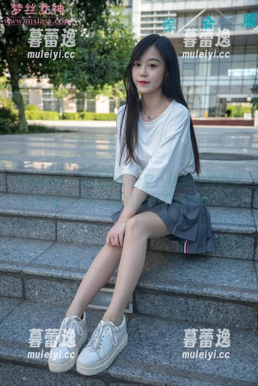 梦丝女神 - 晓晓的办公室：这里的美图那么好看，下载之后我顺便把咖啡喝了！