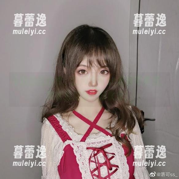洛可ss 今日份的心情:翻阅洛可ss黑丝写真集,突然觉得自己好快乐!