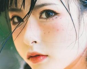 更新了！看清水由乃如何用田园蕾丝裙打造“超现实”乡村风！