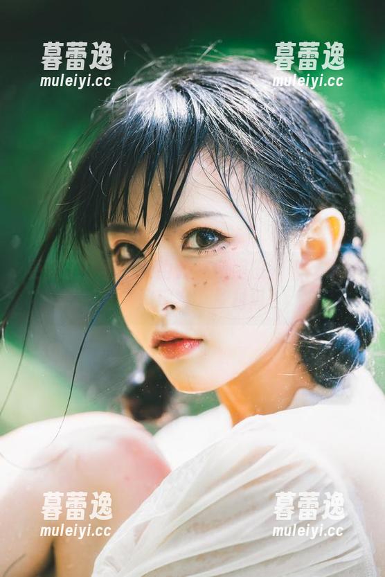 更新了！看清水由乃如何用田园蕾丝裙打造“超现实”乡村风！