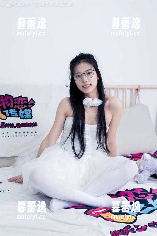 物恋传媒 - 小晴的新比基尼套图，天哪，海浪都在为她欢迎呐！