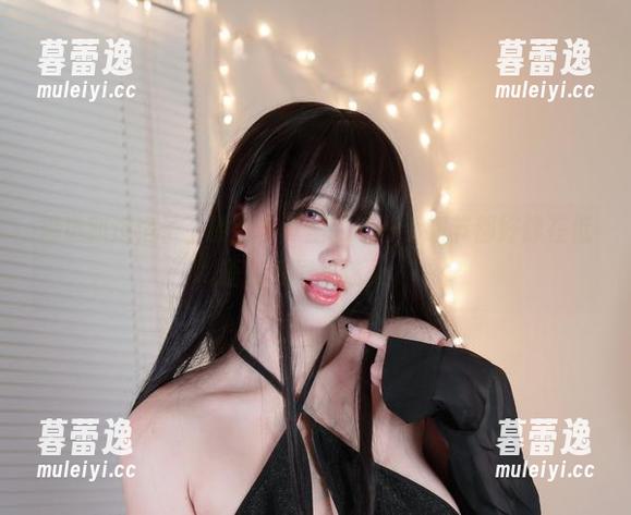 精选狐洛洛子，镂空写真里的每一个细节都好像在低语，诡异又迷人。
