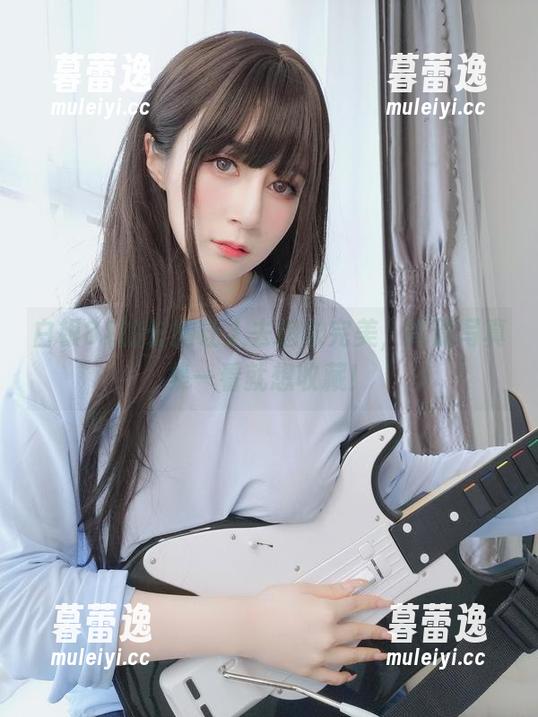 白银81的长腿让人去追求完美，高清写真集一看就想收藏！