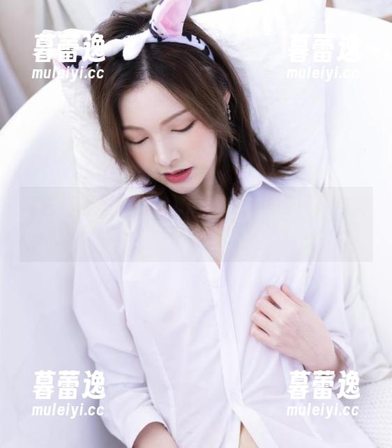 高清写真里的白露Bululu，圣诞快乐与冷风并存
