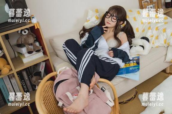 神沢永莉的万圣节系列图片——这种调调，值得留个念，点评两句不觉还挺感的。
