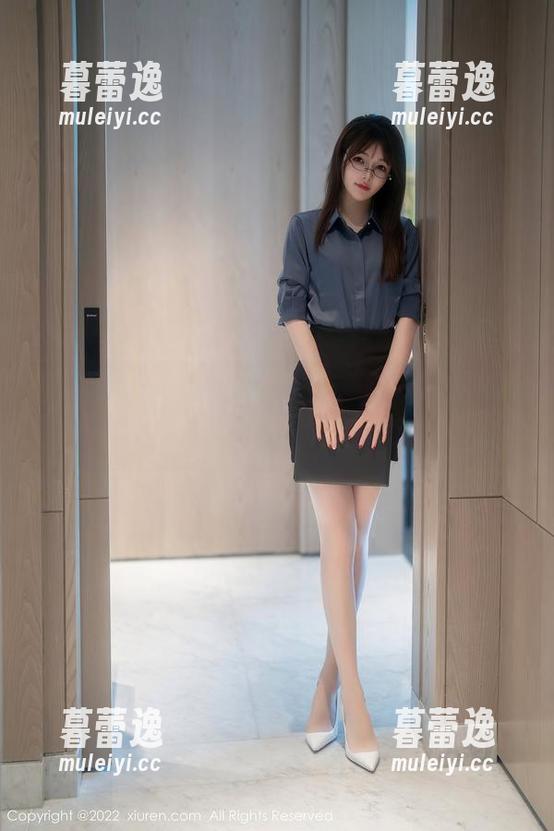 秀人网 - 别小看AngelaLee李玲的JK写真，超值资源，真有意思！