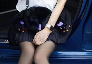 秀人网 – 当优琪琪子yuki的美足与福利写真相遇，我的眼睛表示抗议未果！