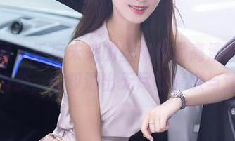 秀人网 – 千夜未来的丝袜作品高清图片，虽然清淡，但却透出无尽的慵懒与迷人。