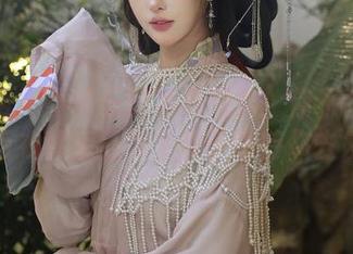 秀人网 – 小芭乐的毛衣写真：你不会相信这个毛衣背后还有个段子等待你去发现！