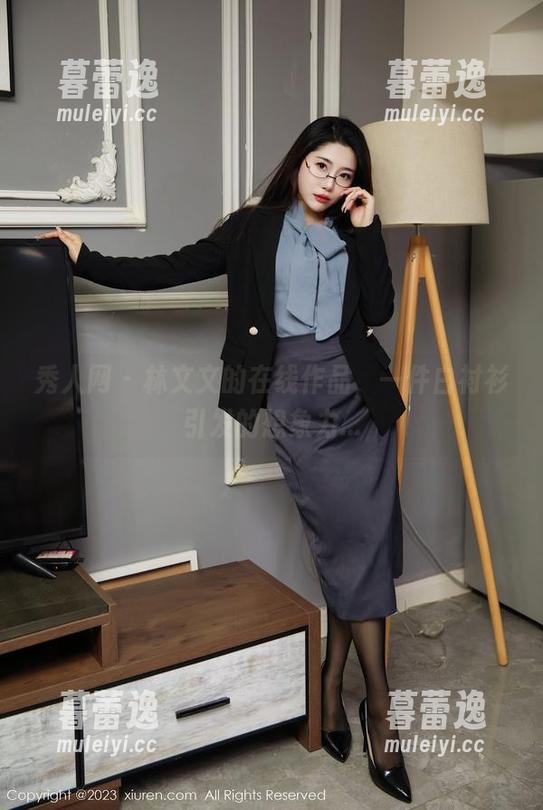 秀人网 - 林文文的在线作品，一件白衬衫引发的想象力...